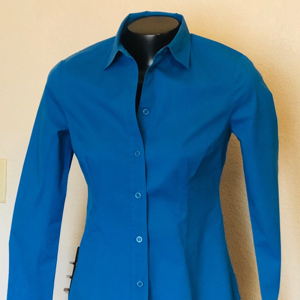 Moda button down work blouse!